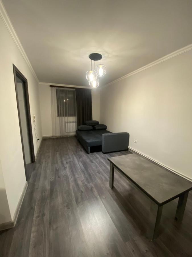 2 Cosy Apartment In Townhouse Near Airport Evn Geghanist  Extérieur photo
