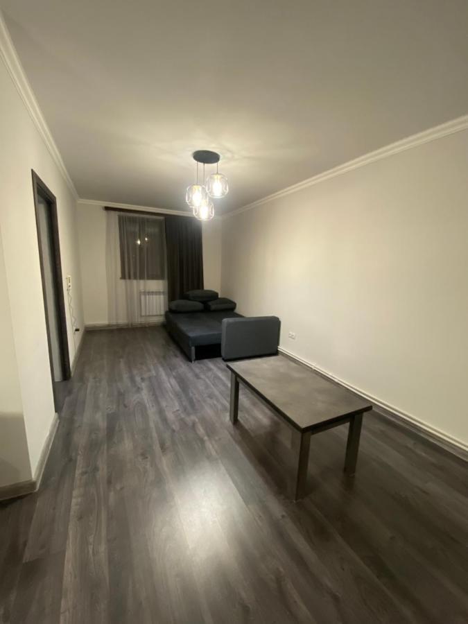 2 Cosy Apartment In Townhouse Near Airport Evn Geghanist  Extérieur photo
