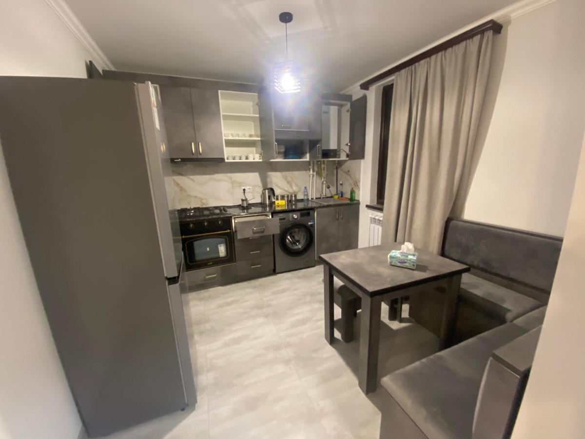 2 Cosy Apartment In Townhouse Near Airport Evn Geghanist  Extérieur photo
